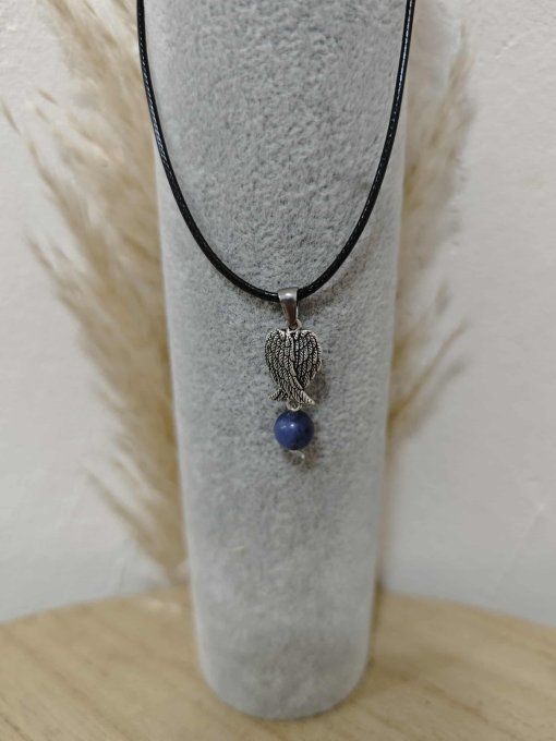 COLLIER PENDENTIF AILES D'ANGE AVEC SODALITE D'ONTARIO 8 mm