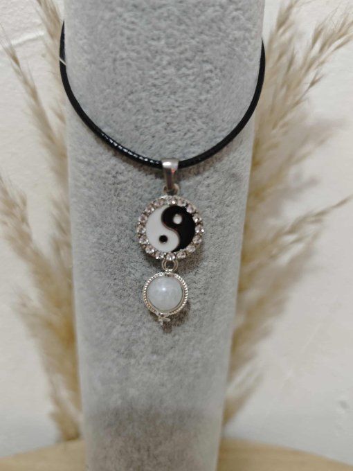 COLLIER PENDENTIF YIN YANG CELESTINE BLEU 8 mm
