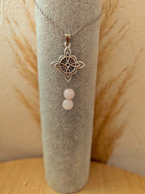COLLIER PENDENTIF NOEUD DE SORCIERE QUARTZ ROSE 8mm