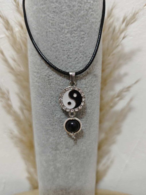 COLLIER PENDENTIF YIN YANG SPINEL NOIR 8mm